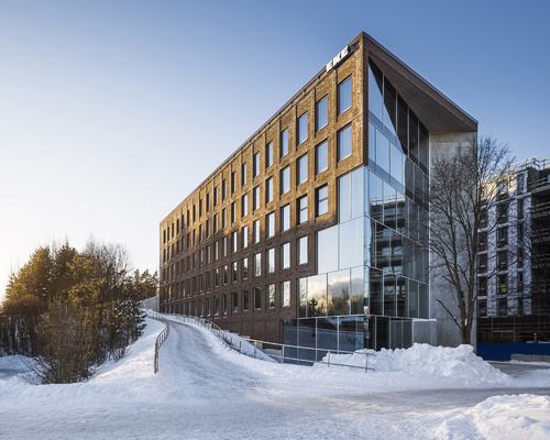 阁楼式办公室 / Parviainen Architects